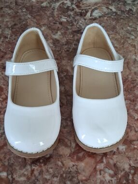 SIZE 9 BABY DOLL WHITE PATENT GIRL'S SHOES